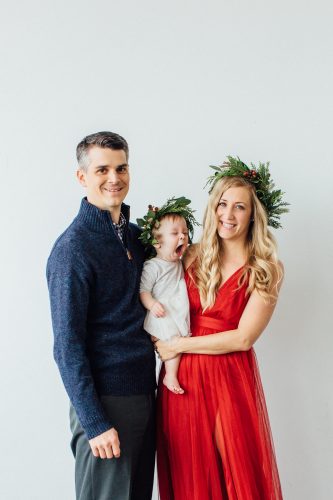 Modern Minimal Holiday Family Photos
